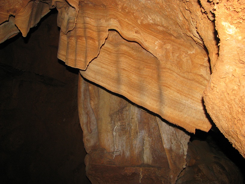 Resgate de Litotipo e Espeleotemas em Cavernas Carbonáticas, Matozinhos  (MG)