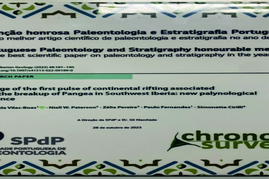 O artigo da investigadora Margarida Vilas-Boas recebeu uma menção honrosa como sendo o melhor artigo científico de Paleontologia e Estratigrafia do ano de 2022